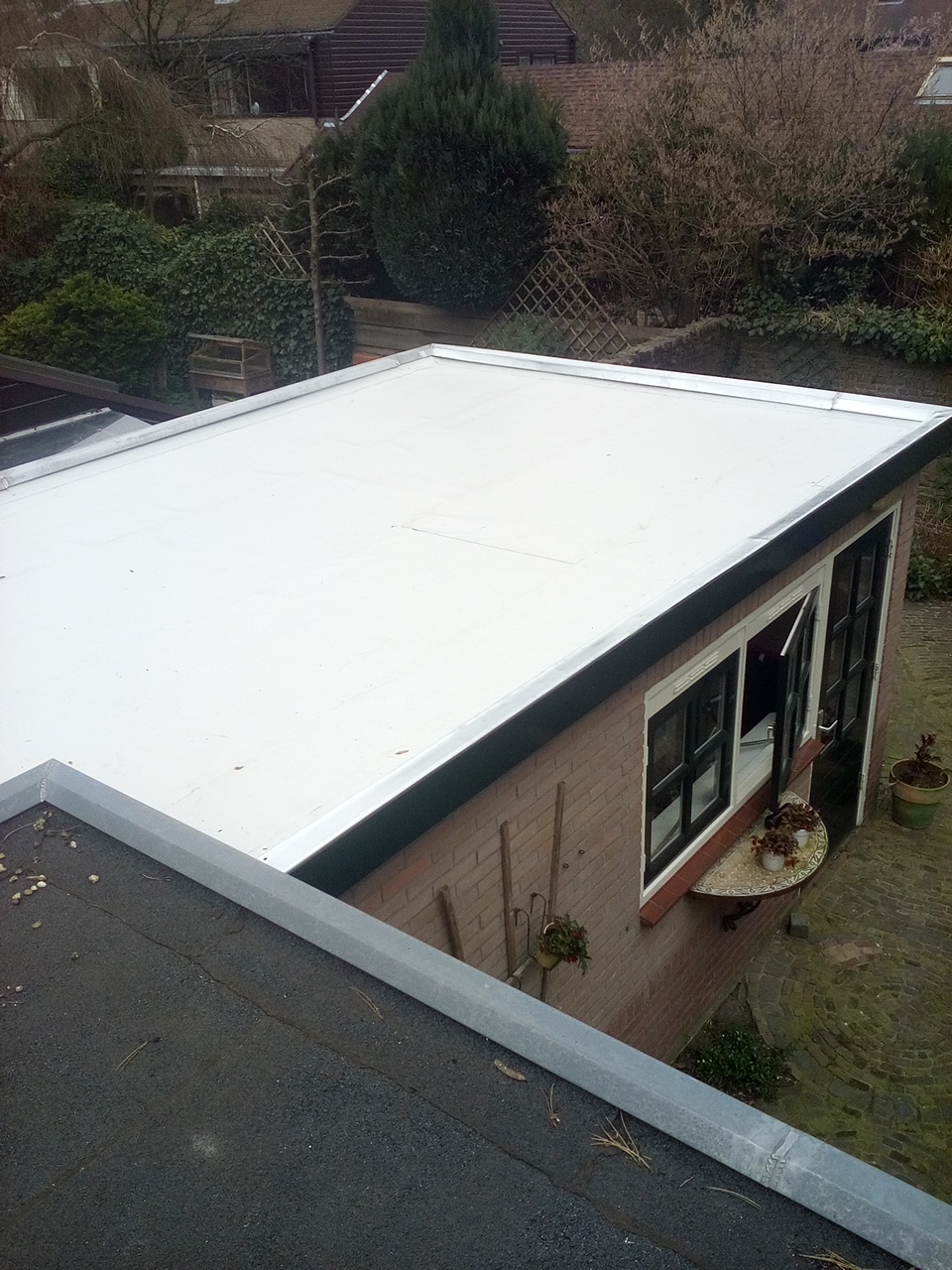 Dakdekker Doorn – strak gerenoveerd plat dak met nette randaansluiting