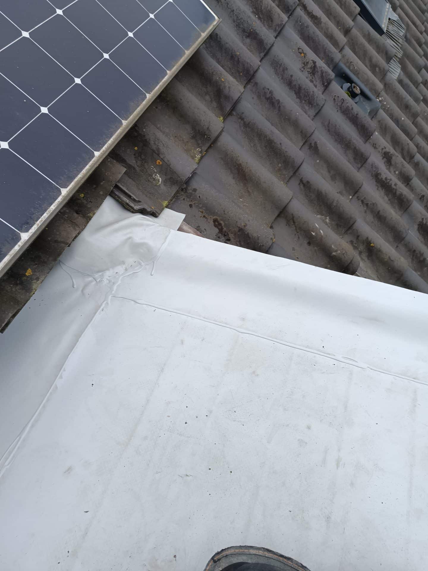 Afwatering en dakdetails op plat dak in De Glind