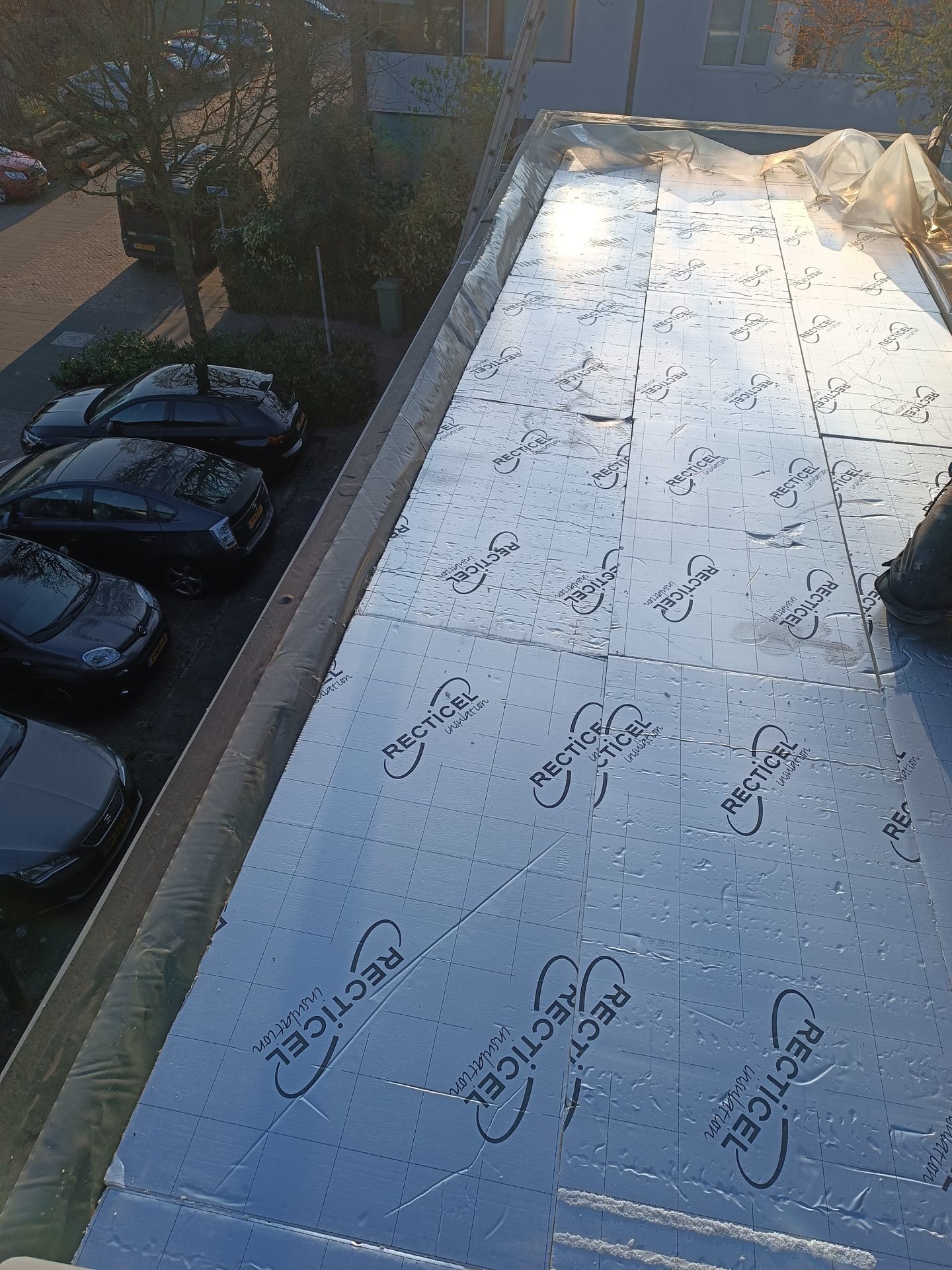 Plat dak in Houten met aandacht voor naden en aansluitingen