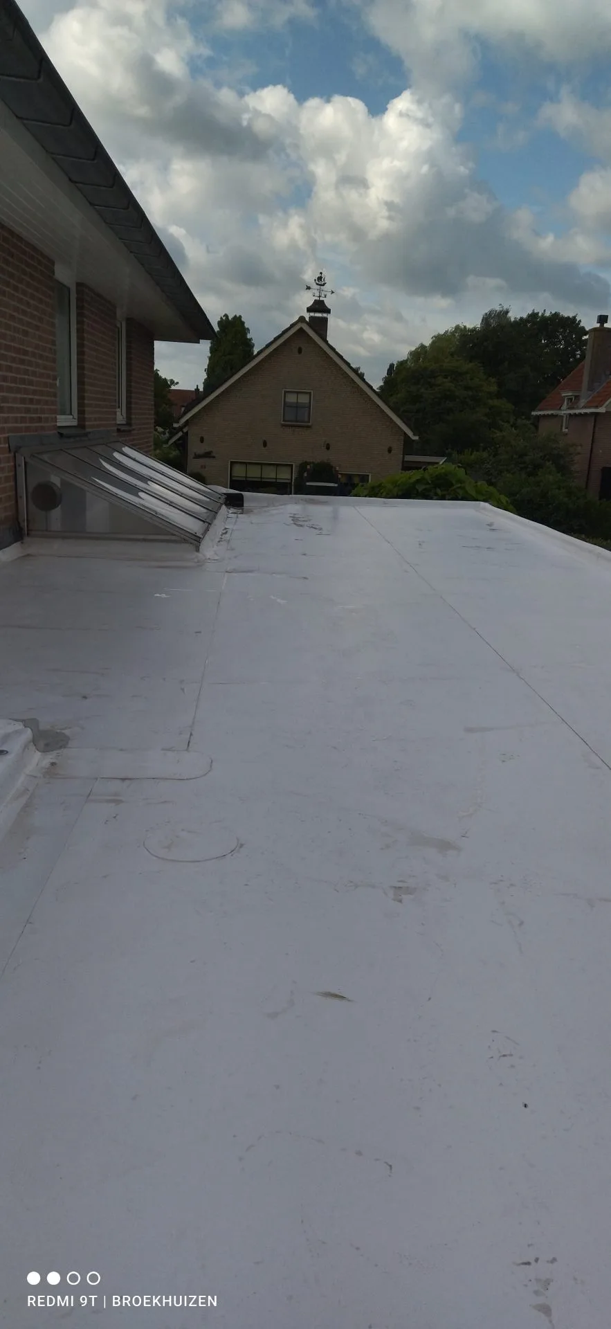 Wit KÖSTER TPO plat dak in Leusden met reflecterende toplaag