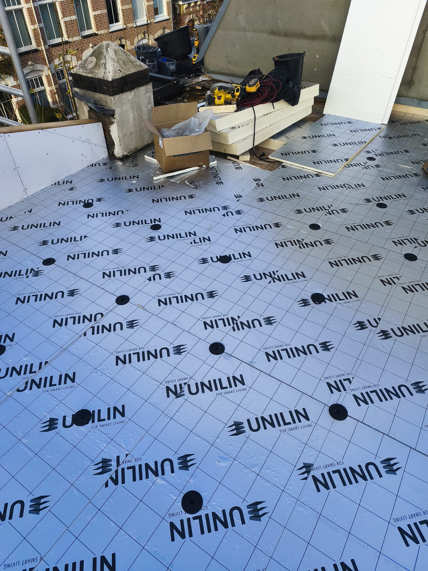 Plat dak met 140 mm PIR dakisolatie in Leusden